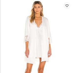 Flora Nikrooz robe NWT